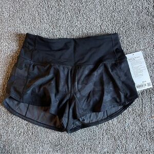 Lululemon Speed Up HR Short 2.5” Lined Black Camo Women's Shorts / Size 4